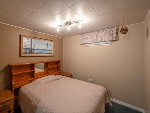 2515 Mckenzie Street, Penticton, BC - Indoor Photo Showing Bedroom