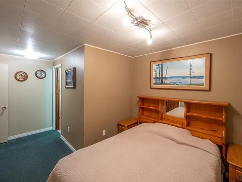 2515 Mckenzie Street, Penticton, BC - Indoor Photo Showing Bedroom