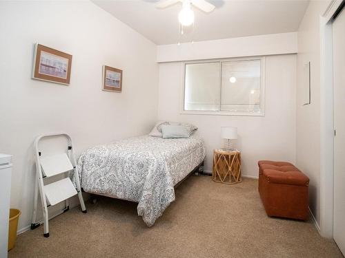 215 Sadler Road, Kelowna, BC - Indoor Photo Showing Bedroom
