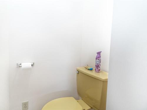 215 Sadler Road, Kelowna, BC - Indoor Photo Showing Bathroom