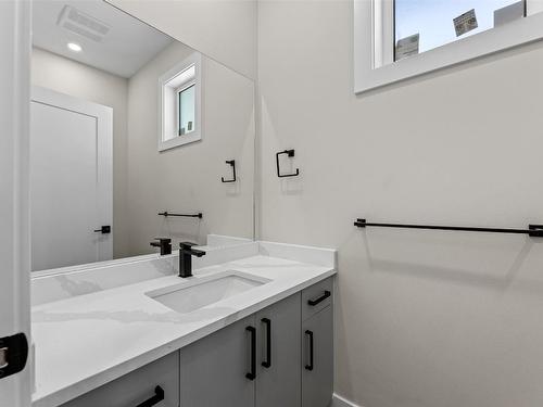 1682 Harbour View Crescent, Kelowna, BC - Indoor Photo Showing Bathroom