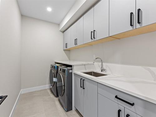 1682 Harbour View Crescent, Kelowna, BC - Indoor Photo Showing Laundry Room