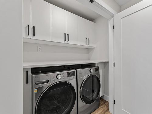 1797 Viewpoint Drive, Kelowna, BC - Indoor Photo Showing Laundry Room