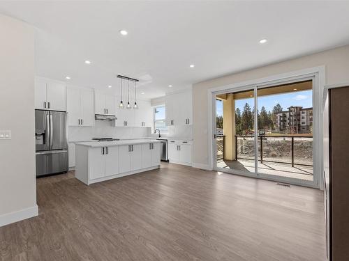 1797 Viewpoint Drive, Kelowna, BC - Indoor Photo Showing Kitchen With Upgraded Kitchen