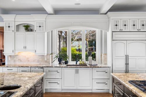 4040 Casorso Road, Kelowna, BC - Indoor Photo Showing Kitchen With Upgraded Kitchen