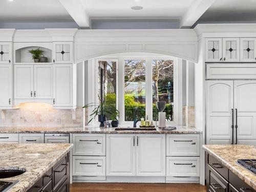 4040 Casorso Road, Kelowna, BC - Indoor Photo Showing Kitchen With Upgraded Kitchen