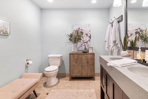 4040 Casorso Road, Kelowna, BC - Indoor Photo Showing Bathroom