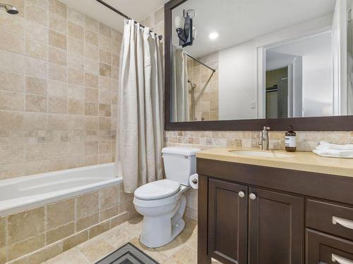 4040 Casorso Road, Kelowna, BC - Indoor Photo Showing Bathroom