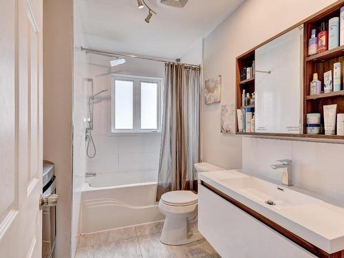Salle de bains - 1199 Rue Benoit, Chambly, QC - Indoor Photo Showing Bathroom