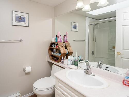 305-4965 Vista View Cres, Nanaimo, BC - Indoor Photo Showing Bathroom