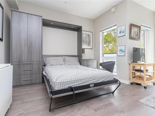 301-767 Tyee Rd, Victoria, BC - Indoor Photo Showing Bedroom