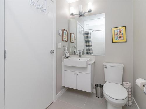 301-767 Tyee Rd, Victoria, BC - Indoor Photo Showing Bathroom