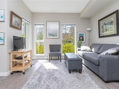 301-767 Tyee Rd, Victoria, BC - Indoor Photo Showing Living Room