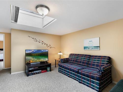 29-1135 Resort Dr, Parksville, BC - Indoor Photo Showing Bedroom