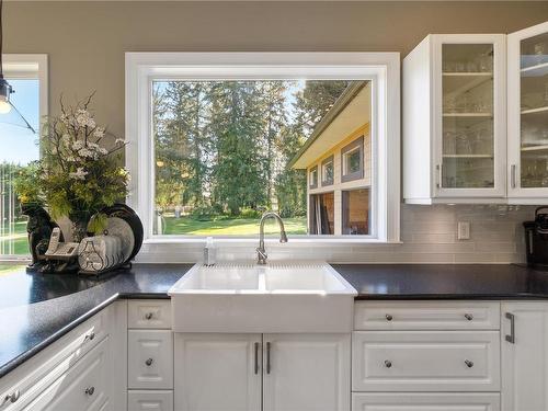 3259 Hallberg Rd, Ladysmith, BC - Indoor Photo Showing Kitchen With Double Sink