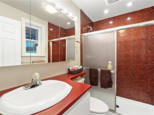 3259 Hallberg Rd, Ladysmith, BC - Indoor Photo Showing Bathroom