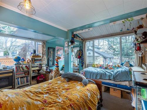 2832 Shakespeare St, Victoria, BC - Indoor Photo Showing Bedroom