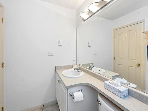 21-126 Hallowell Rd, View Royal, BC - Indoor Photo Showing Bathroom