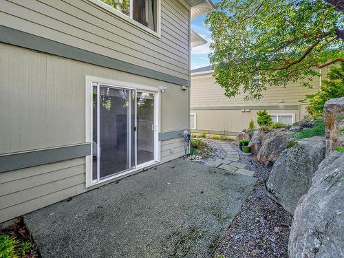 21-126 Hallowell Rd, View Royal, BC - Outdoor With Exterior