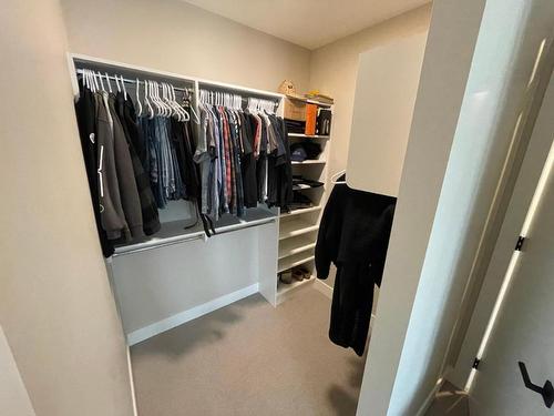 213-3313 Wilson Street, Penticton, BC - Indoor Photo Showing Bedroom