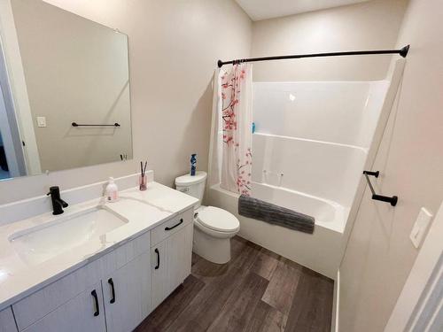 213-3313 Wilson Street, Penticton, BC - Indoor Photo Showing Bathroom