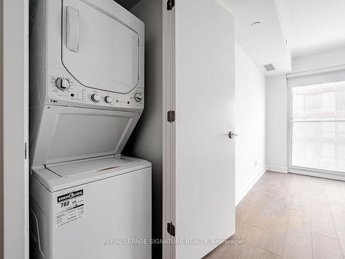 1304-501 Yonge St, Toronto, ON - Indoor Photo Showing Laundry Room