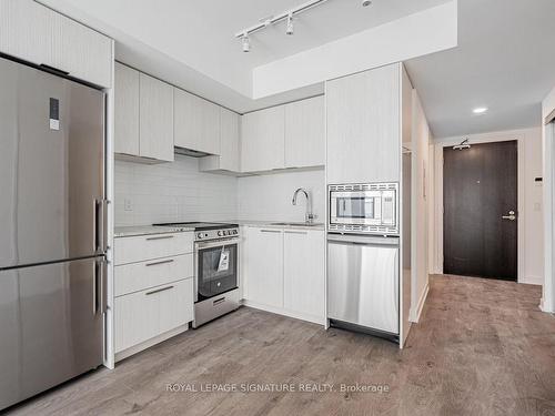 1304-501 Yonge St, Toronto, ON - Indoor Photo Showing Kitchen With Upgraded Kitchen