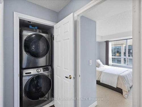 2106-5 Michael Power Pl, Toronto, ON - Indoor Photo Showing Laundry Room
