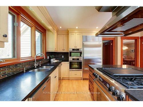 21 Forest Dr, Collingwood, ON - Indoor Photo Showing Kitchen With Double Sink