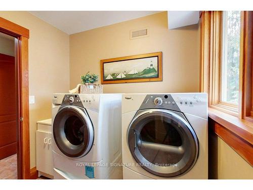21 Forest Dr, Collingwood, ON - Indoor Photo Showing Laundry Room