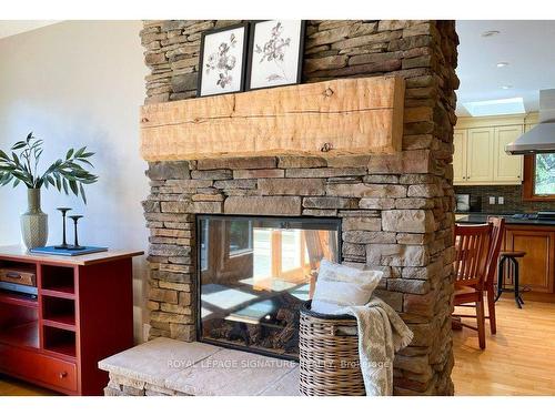 21 Forest Dr, Collingwood, ON - Indoor With Fireplace