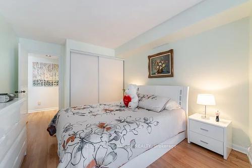 904-50 Eglinton Ave, Mississauga, ON - Indoor Photo Showing Bedroom