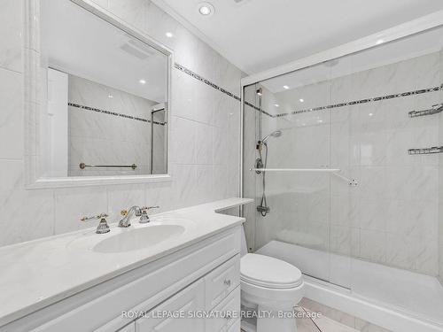Ph04-812 Burnhamthorpe Rd, Toronto, ON - Indoor Photo Showing Bathroom