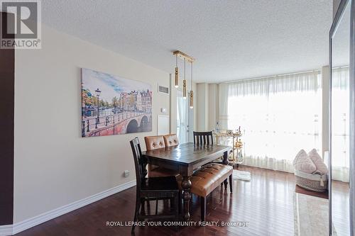 #422 -18 Harding Blvd, Richmond Hill, ON - Indoor Photo Showing Dining Room