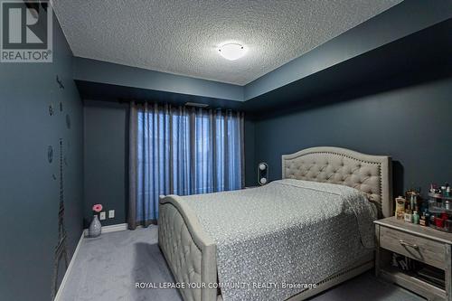 #422 -18 Harding Blvd, Richmond Hill, ON - Indoor Photo Showing Bedroom