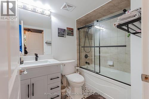 #422 -18 Harding Blvd, Richmond Hill, ON - Indoor Photo Showing Bathroom
