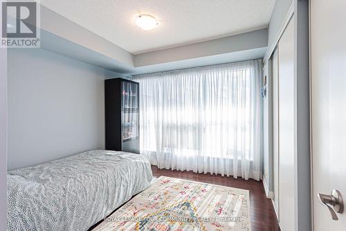 #422 -18 Harding Blvd, Richmond Hill, ON - Indoor Photo Showing Bedroom
