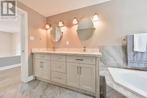 10 Doughlas Place, Hamilton, ON - Indoor Photo Showing Bathroom
