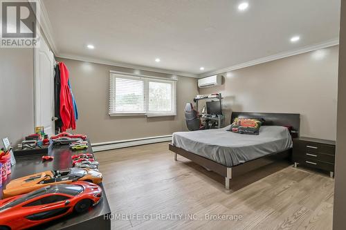 10 Doughlas Pl, Hamilton, ON - Indoor Photo Showing Bedroom