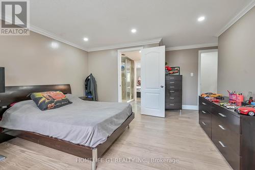 10 Douglas Place, Hamilton, ON - Indoor Photo Showing Bedroom
