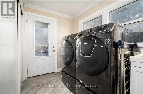 10 Douglas Place, Hamilton, ON - Indoor Photo Showing Laundry Room