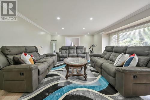 10 Doughlas Pl, Hamilton, ON - Indoor Photo Showing Living Room