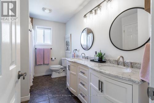 25 Evergreens Dr, Grimsby, ON - Indoor Photo Showing Bathroom