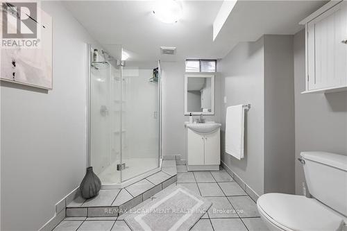 680 Rexford Dr, Hamilton, ON - Indoor Photo Showing Bathroom