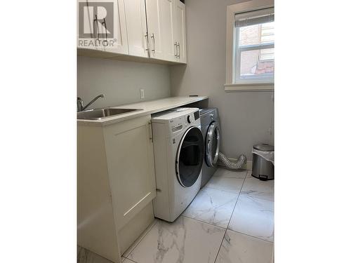 West Garden 717 E 61St Avenue, Vancouver, BC - Indoor Photo Showing Laundry Room