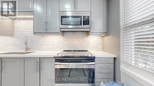 #68 -541 Steeles Ave W, Toronto, ON - Indoor Photo Showing Kitchen With Double Sink With Upgraded Kitchen