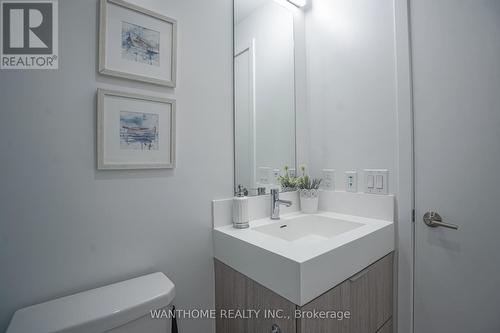 512 - 35 Tubman Avenue, Toronto, ON - Indoor Photo Showing Bathroom