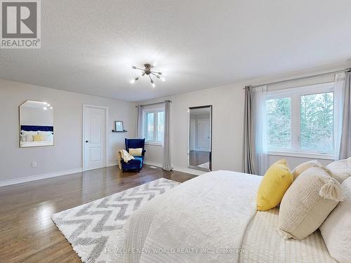 15 Magdalan Crescent, Richmond Hill, ON - Indoor Photo Showing Bedroom