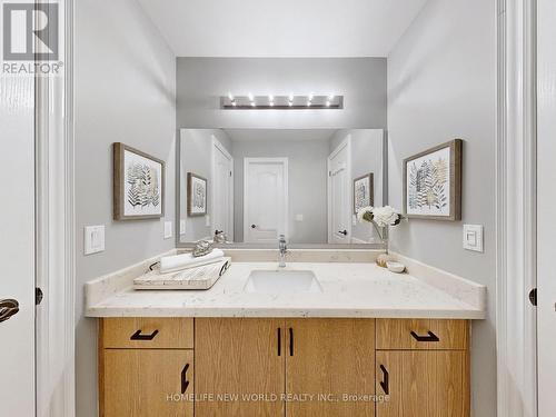 15 Magdalan Crescent, Richmond Hill, ON - Indoor Photo Showing Bathroom