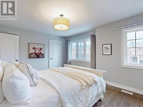 15 Magdalan Cres, Richmond Hill, ON - Indoor Photo Showing Bedroom